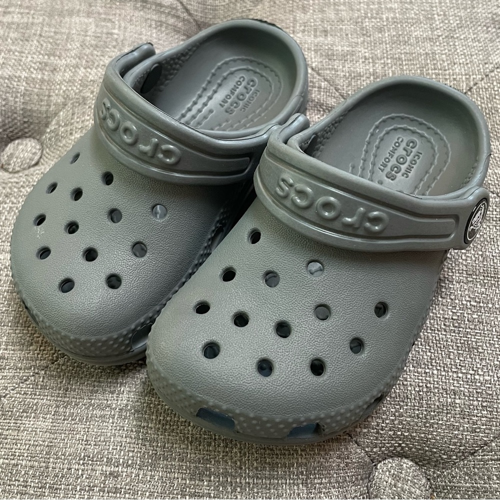 CROCS Slide on Clogs Gray Toddler Shoes Boy or Girl Size T6